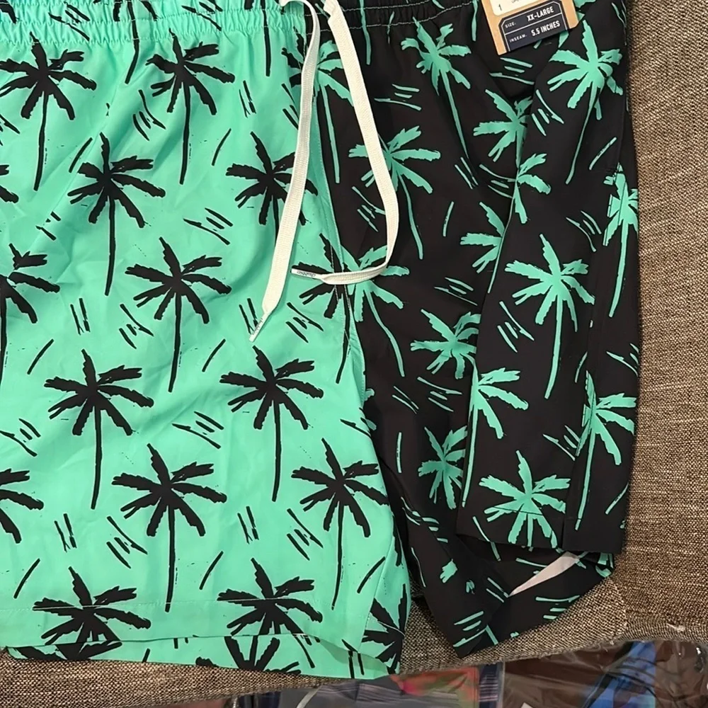 Chubbies Classic Swim Trunks in The Throne of Thighs. 5.5 inch inseam. NWT!